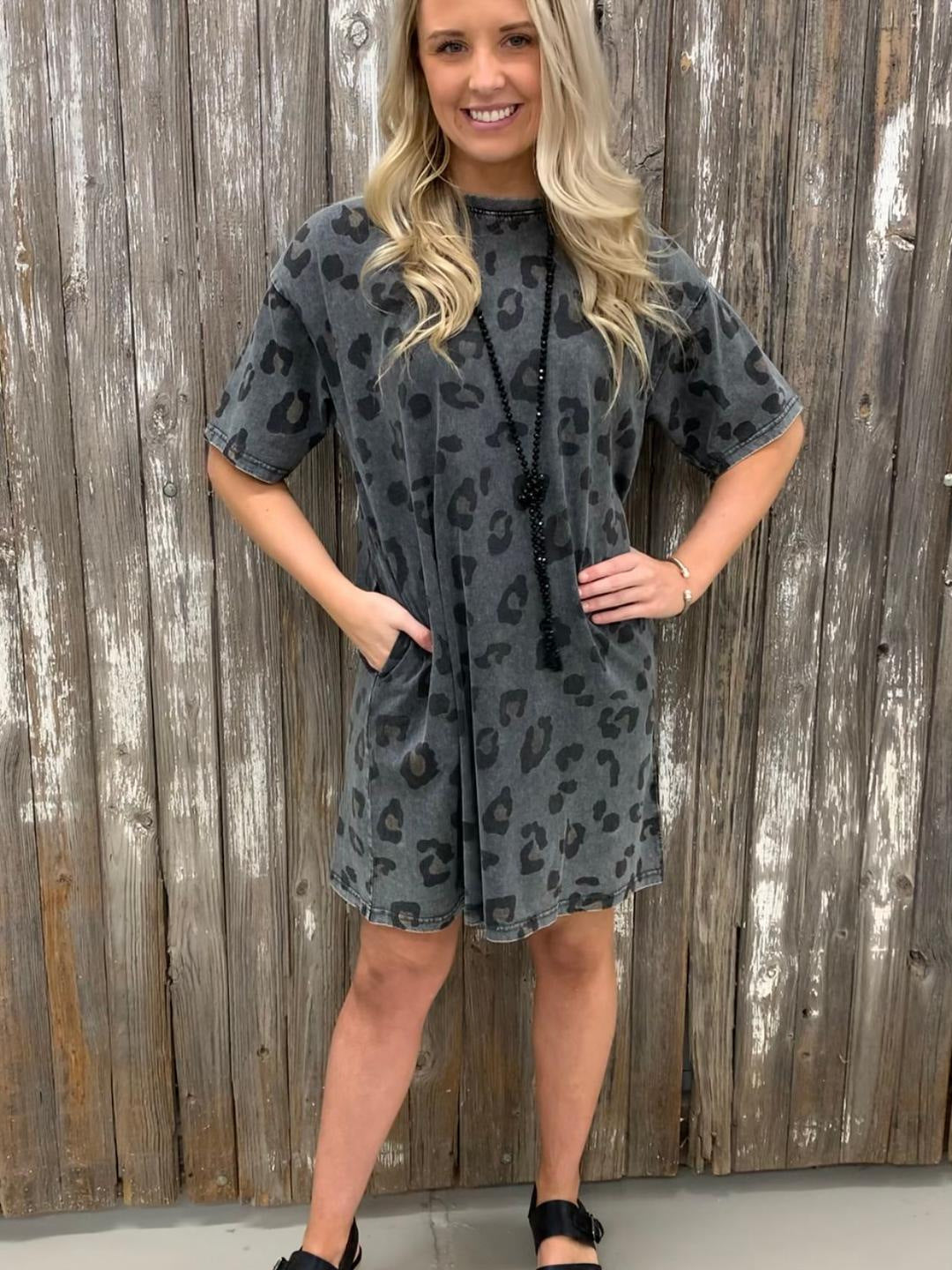 Leopard Print Round Neck Pockets Midi Dress