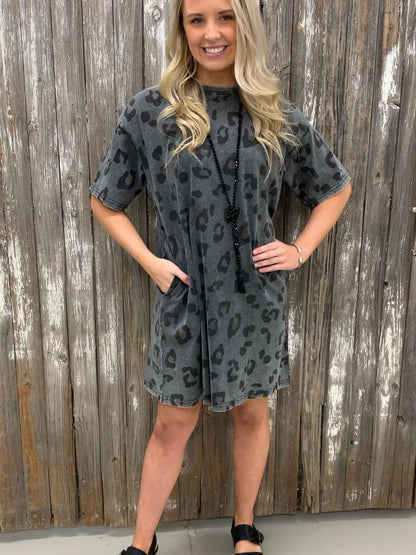 Leopard Print Round Neck Pockets Midi Dress