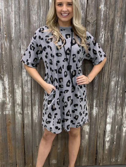 Leopard Print Round Neck Pockets Midi Dress